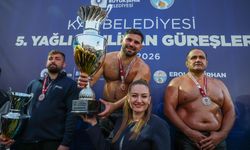 Kaş Yağlı Güreşleri'nin kazananı Erkan Taş oldu