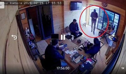 Müşteri Sanıp Tokalaştığı Şahsın Silahlı Saldırısında Ölümle Burun Buruna Geldi