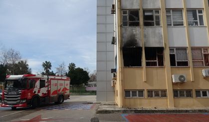 Antalya'da İlkokulda Yangın Çıktı: Öğrenciler Tahliye Edildi
