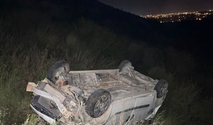 Antikent Girişinde Araç Şarampole Yuvarlandı: 2 Yaralı