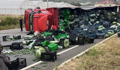 Antalya'da Sebze Yüklü Kamyon İle Motosiklet Çarpıştı