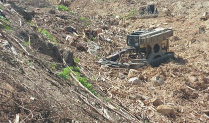 Devrilen İş Makinesinin Altında Kalan Operatör Hayatını Kaybetti