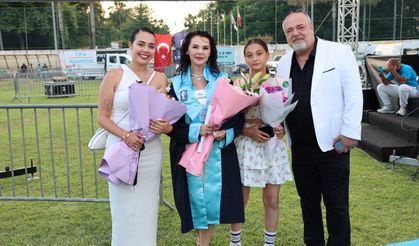 Kızının kanseri yendiği gün dereceyle mezun oldu