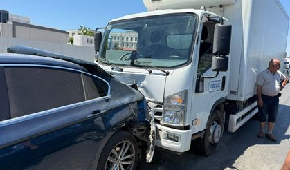 Antalya'da 3 araçlı zincirleme kaza