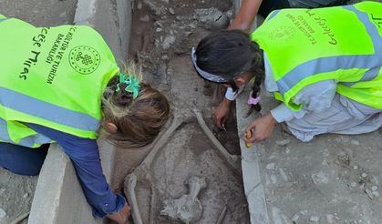 Aspendos'ta 2 bin 400 yıllık güreşçi mezarı keşfedildi