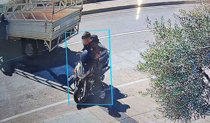 Antalya'da kamyonetle çarpışan motosikleti kaza yerinden kaçırdı
