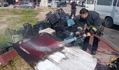 Yanan aracı söndüren itfaiyenin suyu, Türk bayrağı için aktı