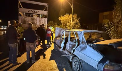 Serik'te otomobil ile kamyon çarpıştı