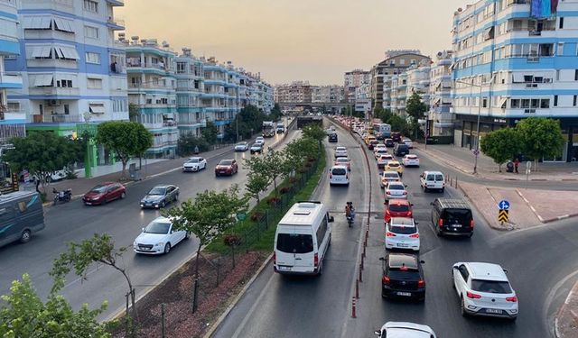 Antalya'da motorlu kara taşıtları sayısı 1.5 milyona yaklaştı