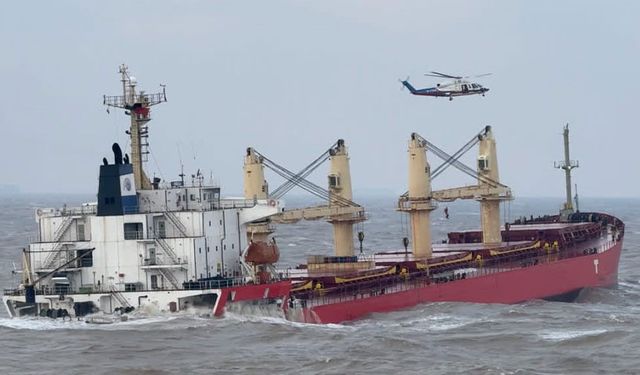 Çin'de Türk denizcilerin de bulunduğu gemi battı