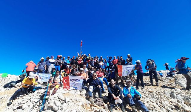 Kızlar Sivrisi'nde dağcılık şenliği