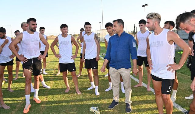 Başkan Kara futbol takımını ziyaret etti