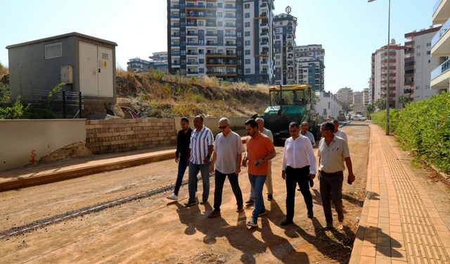 Alanya Belediyesi'nden Mahmutlara sıcak asfalt