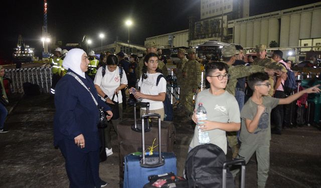 Lübnan'dan tahliye edilen Türk vatandaşları Mersin Limanı’na ulaştı