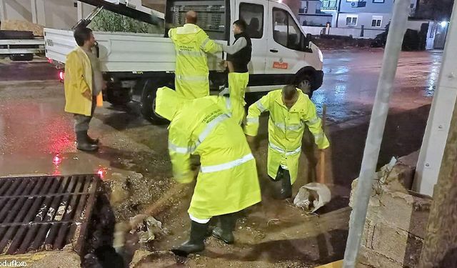 Su taşkınına karşı gece mesaisi