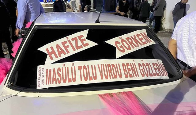 Gelin arabasındaki yazı dikkat çekti