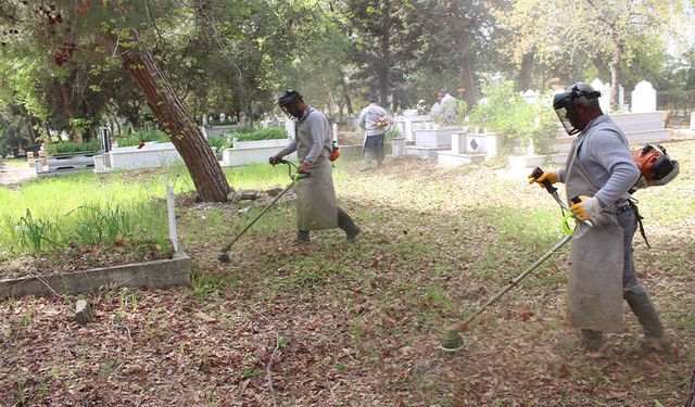 Mezarlıklarda bakım onarım çalışması