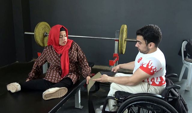 Halterle engelleri aştılar
