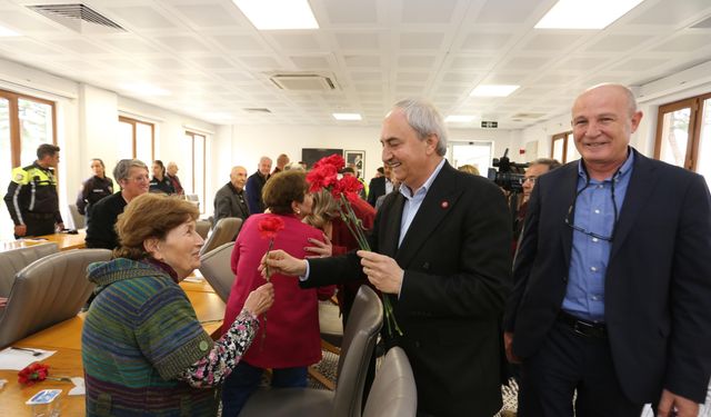 Huzurevi sakinlerine bayram ziyareti