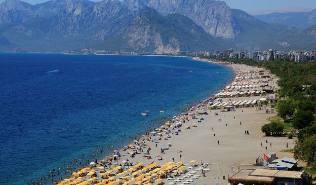 Antalya'da bayram tatiline yağmur engeli