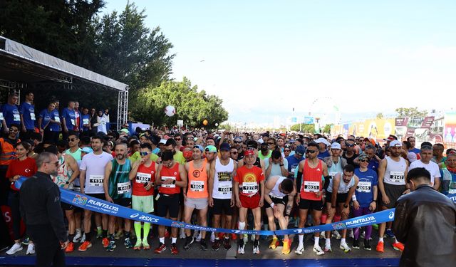 Runtalya Maratonu büyük coşkuya sahne oldu