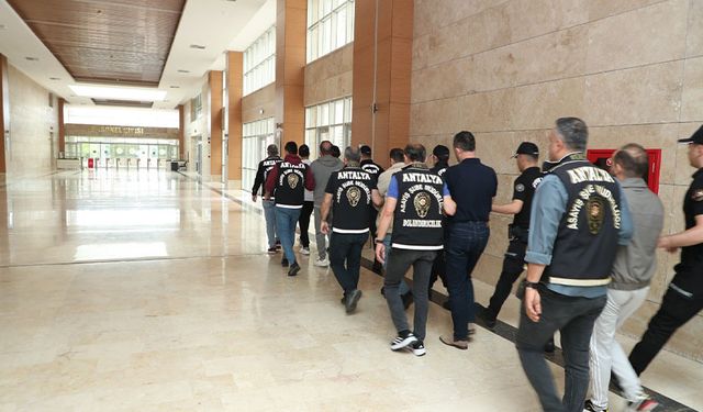 Antalya'da 120 milyon TL vurgun yapan dolandırıcılar tutuklandı