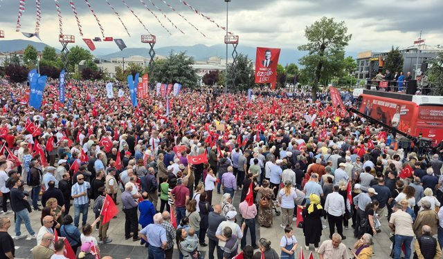 'Alnımız ak, başımız dik'