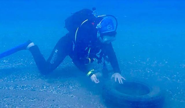 Carettalar için deniz dibi temizliği yapıldı