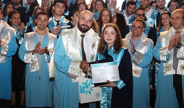 ALKÜ'de mezuniyet coşkusu