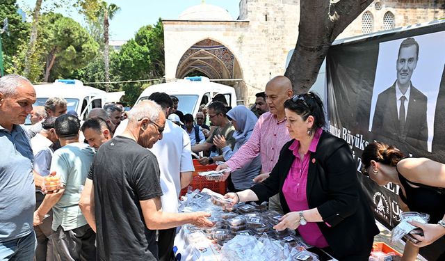 Ferdi Zeyrek için Muratpaşa'da helva dağıtıldı