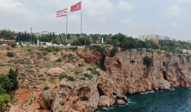 Gençler ölüm atlayışları yapıyor