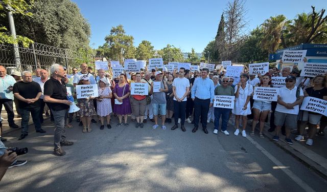 Antalya Müzesi’nin Yıkılmaması İçin Vatandaşlar Toplandı