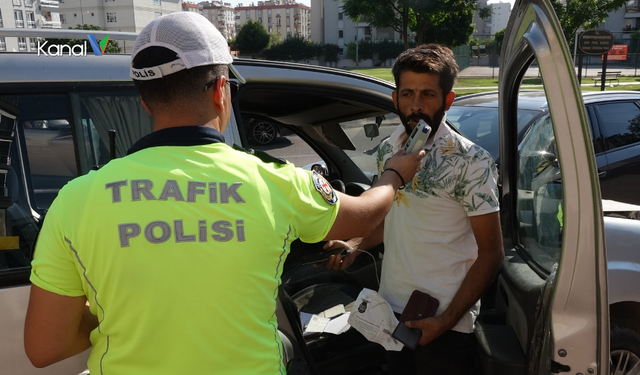 Kızını Markete Bıraktıktan 3 Dakika Sonra Otomobiline Çarpıldı