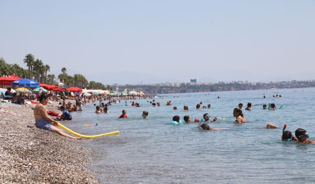 Güneş Yanığına Dikkat: Su Damlacıkları Prizma Etkisi Yapıyor