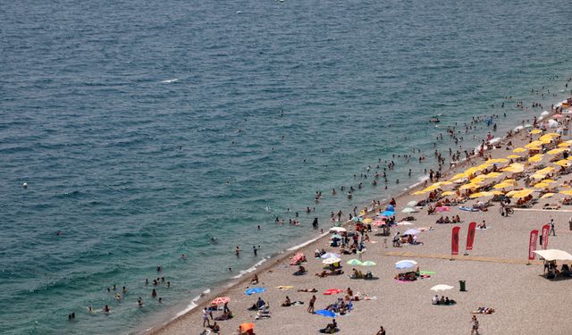 Antalya Sahillerinde Ücretli Plaj Tepkisi