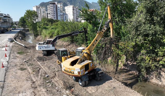 Sarısu'da Yağmur Kanalı Temizliği Yapıldı