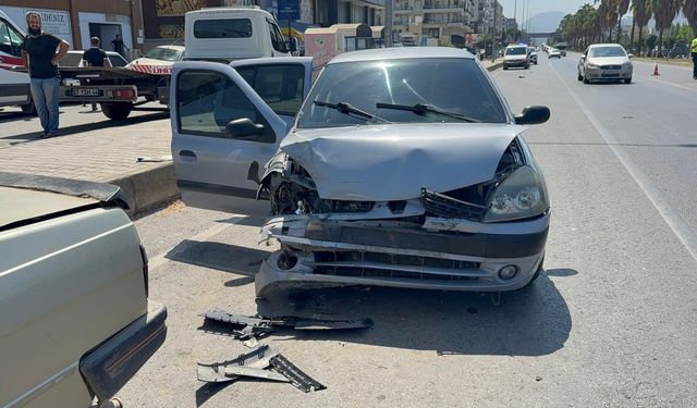 Gazipaşa D-400 Karayolunda Zincirleme Kaza: 2 Kişi Yaralandı