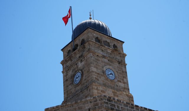 Antalya'nın Sembolü Saat Kulesi'nin Saati Yine Durdu