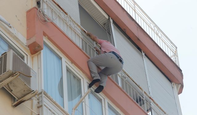 Boşanmak İstemeyen Koca Balkondan Atlama Eyleminde