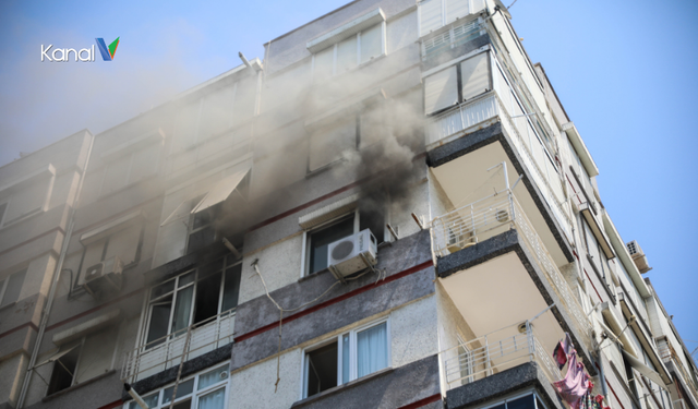 Klimadan Çıkan Yangın Evi Kullanılmaz Hale Getirdi