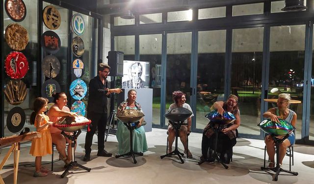 Muratpaşa'da Santur ve Hangdrum Atölyesi Düzenlendi