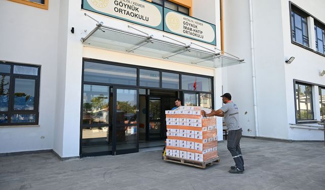 Kemer'de 6.500 Öğrenciye Ücretsiz Kırtasiye Desteği