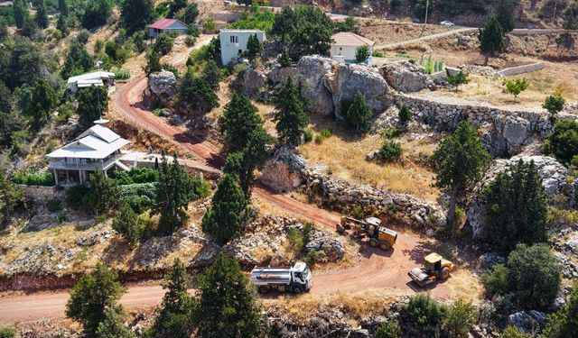 Konyaaltı'nda Yol Çalışmaları Sürüyor