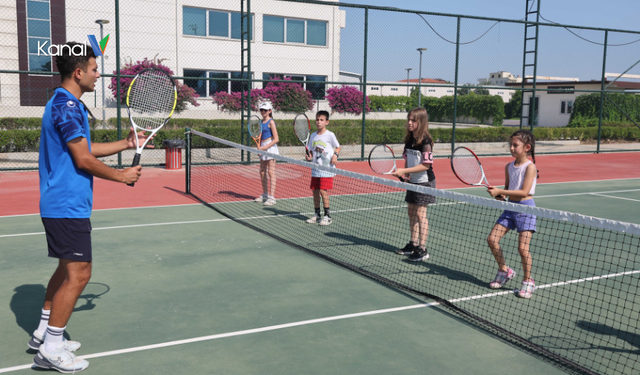 Antalya'da Ücretsiz Tenis Kurslarına Bir Yenisi Eklendi