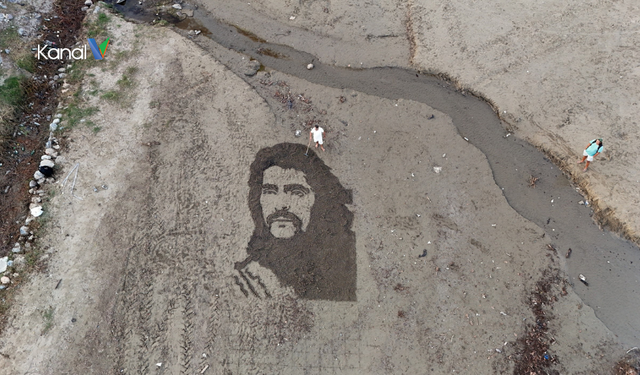 Alanya’da Kumla Barış Manço Portresi