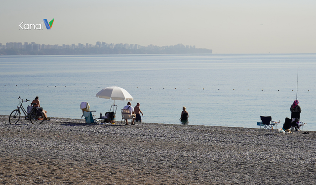 Antalya’da Kasımda Yaz: Konyaaltı’nda Deniz Keyfi