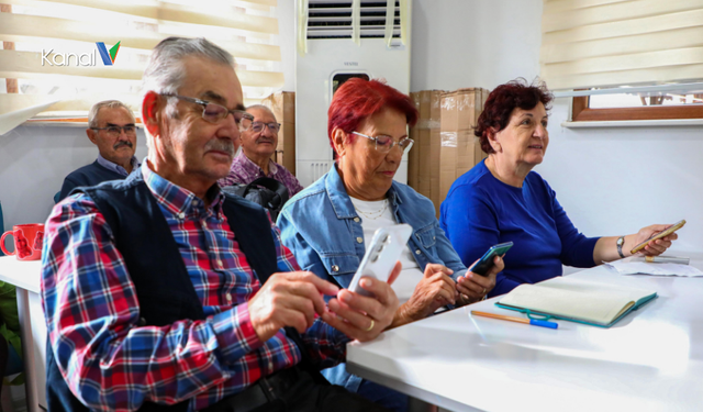 Antalya’da 60 Yaş Üstüne Akıllı Telefon Eğitimi