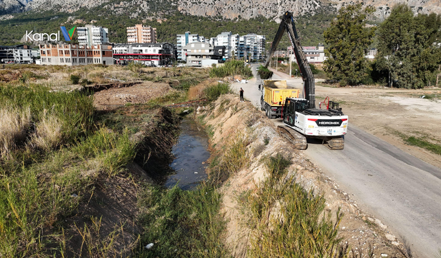 ASAT Sarısu’da Yağmur Suyu Kanallarını Temizliyor