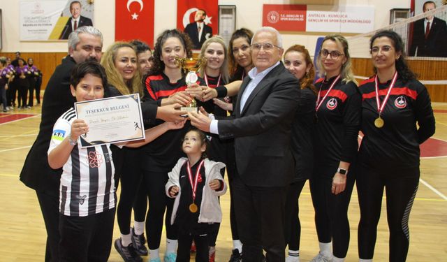 Öğretmenler Voleybol Turnuvası Sona Erdi