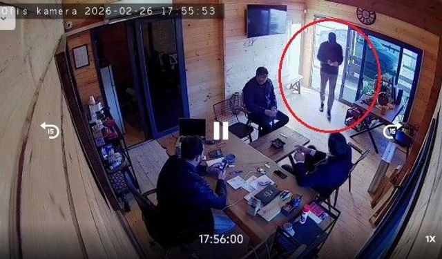 Müşteri Sanıp Tokalaştığı Şahsın Silahlı Saldırısında Ölümle Burun Buruna Geldi